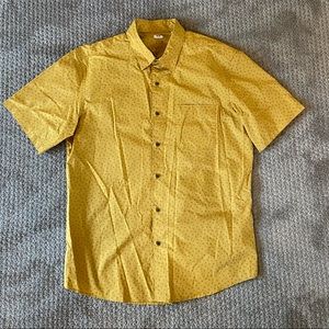 Men’s size L Uniqlo mustard shortsleeve button up